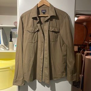 Patagonia organic cotton field shirt. Men’s size medium